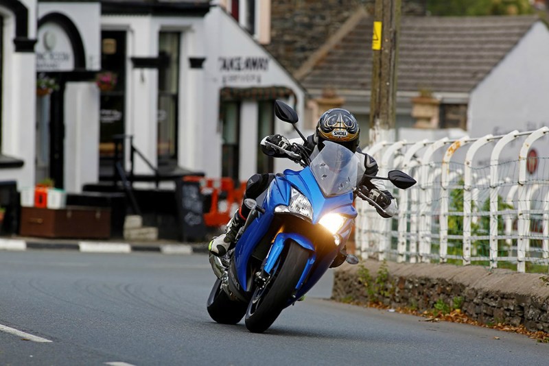 2016SuzukiGSX-S1000F-2